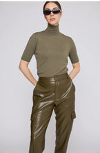 Load image into Gallery viewer, Amanda Maria Viva Modal Top