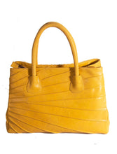 Load image into Gallery viewer, Lilla Lane Nissa Leaf Tote
