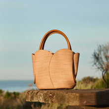 Load image into Gallery viewer, Tulip Raffia Top Handle
