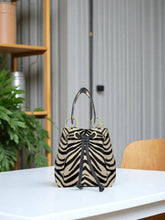Load image into Gallery viewer, Noleila Handbag

