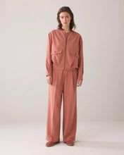 Load image into Gallery viewer, Summum Pleated Trousers
