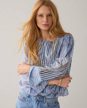 Load image into Gallery viewer, Summum Pleated Print Top
