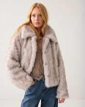 Load image into Gallery viewer, Summum Faux Fur Jacket
