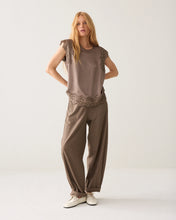 Load image into Gallery viewer, Summum Sleeveless Lace Top
